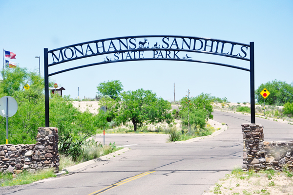 entry sign to Monahans Sandhills State Park
